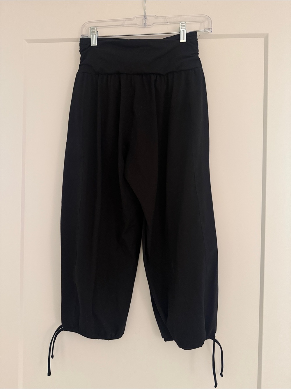 FREE PEOPLE Black Drawstring Waist Crop Pants - Picture 2 of 2
